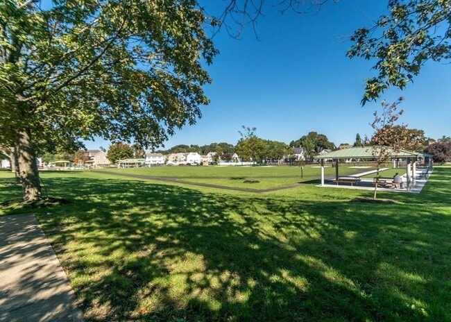 Building Photo - 5 Naviens Ln