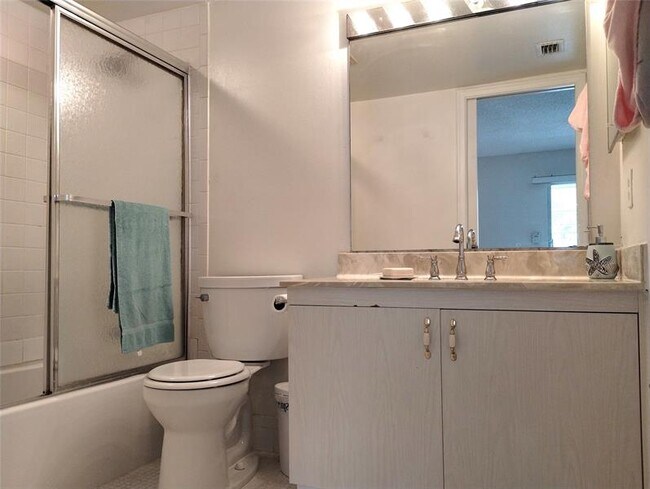 Building Photo - 2903 Victoria Cir