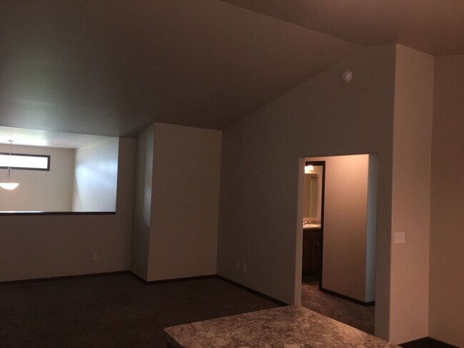 Building Photo - 3 Bed 2 Bath Twin Home