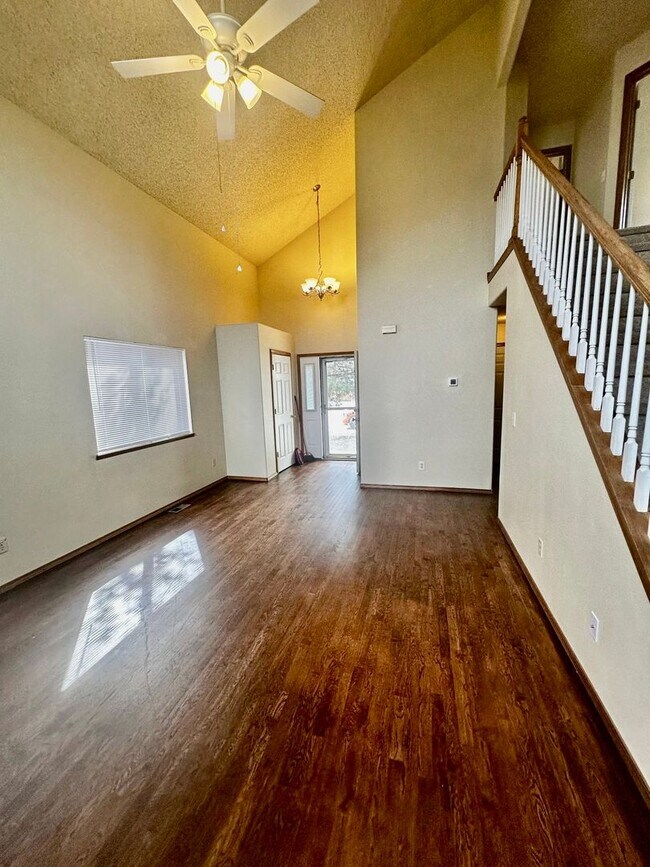 Building Photo - 5 Bedroom home on Fairweather for Rent!