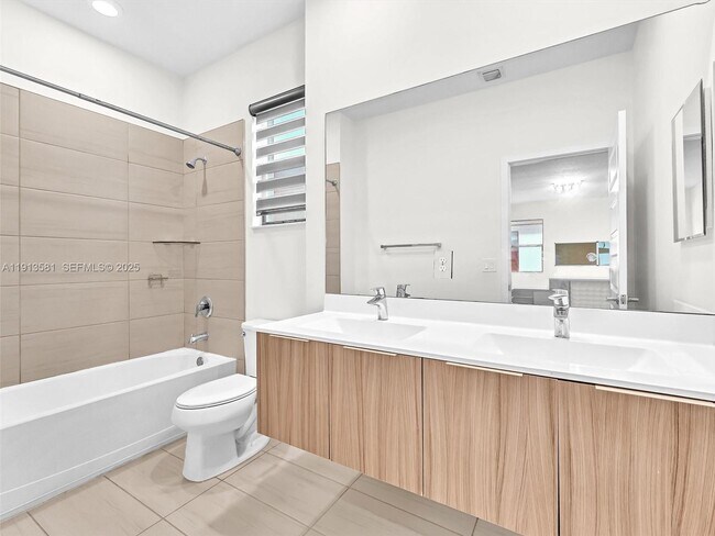 Building Photo - 10250 NW 76th Terrace