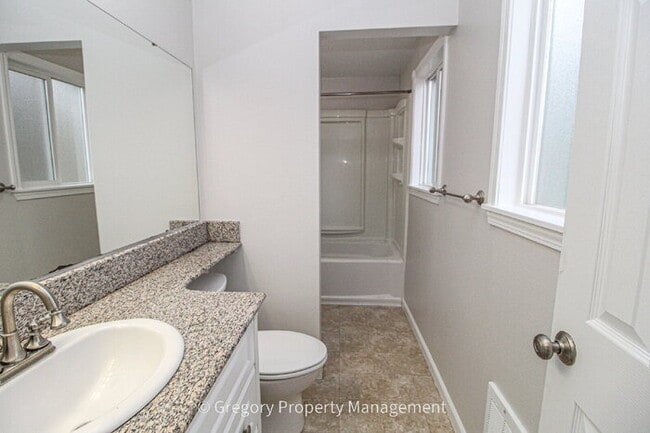 Building Photo - Charming, Well Maintained 4 Bedroom, 2.5 Bathroom Bothell Area Home in Northshore S.D. Spacious F...