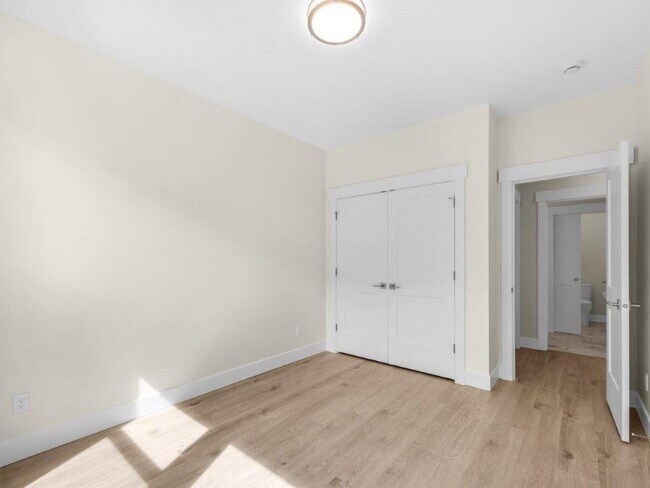 Building Photo - 1396 Seabright Wy