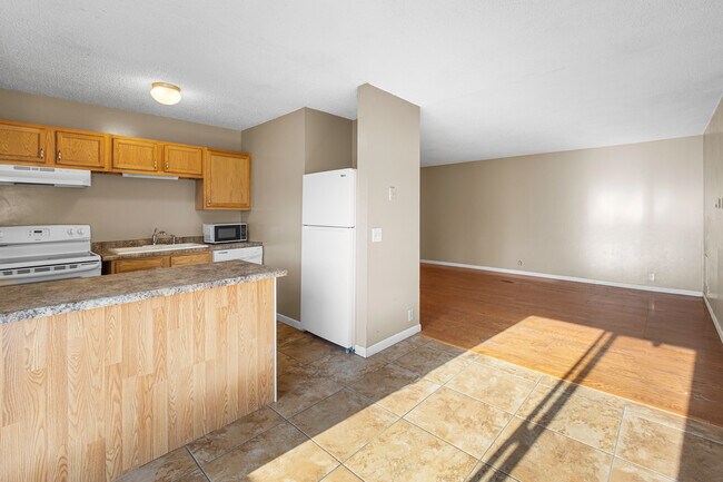 Building Photo - 715 ManApart