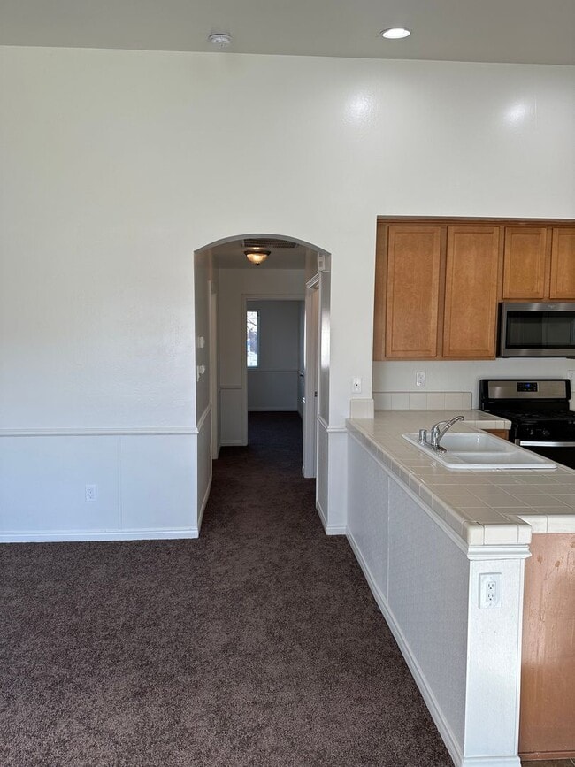 Building Photo - 3 Bed 2 Bath - Move In Special