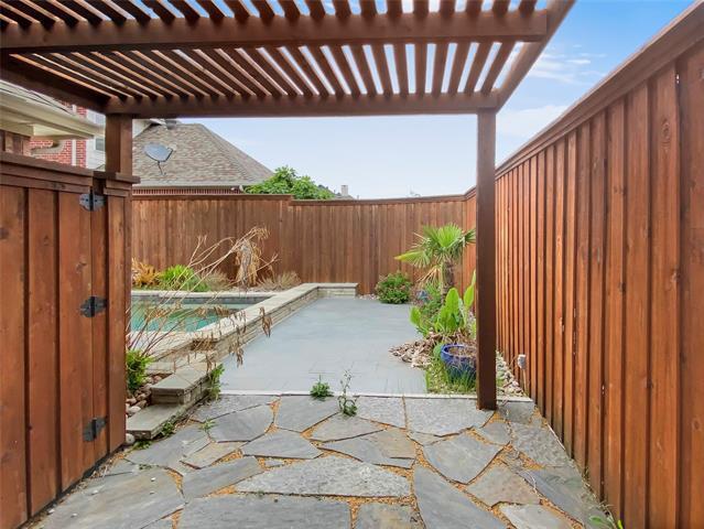 Building Photo - 612 Olympic