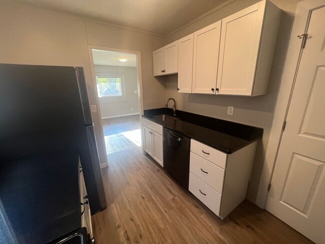Building Photo - Charming 2 Bed 1 Bath