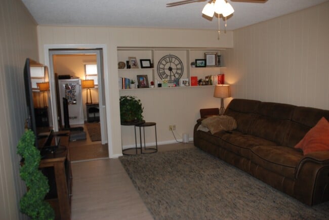Building Photo - 6543 Kury Ln