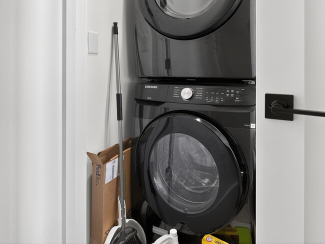 Building Photo - 2451 N Albany Ave