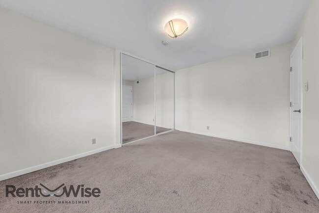 Building Photo - 963 Ridgeview Ct