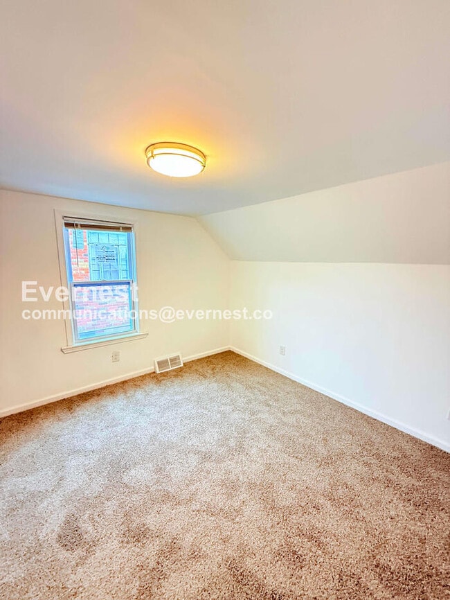 Building Photo - 17187 Rowe St