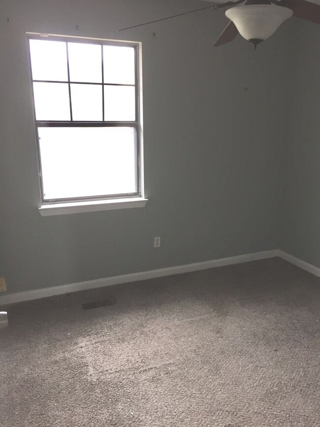 Building Photo - NOW AVAILABLE!! MOVE IN SPECIAL