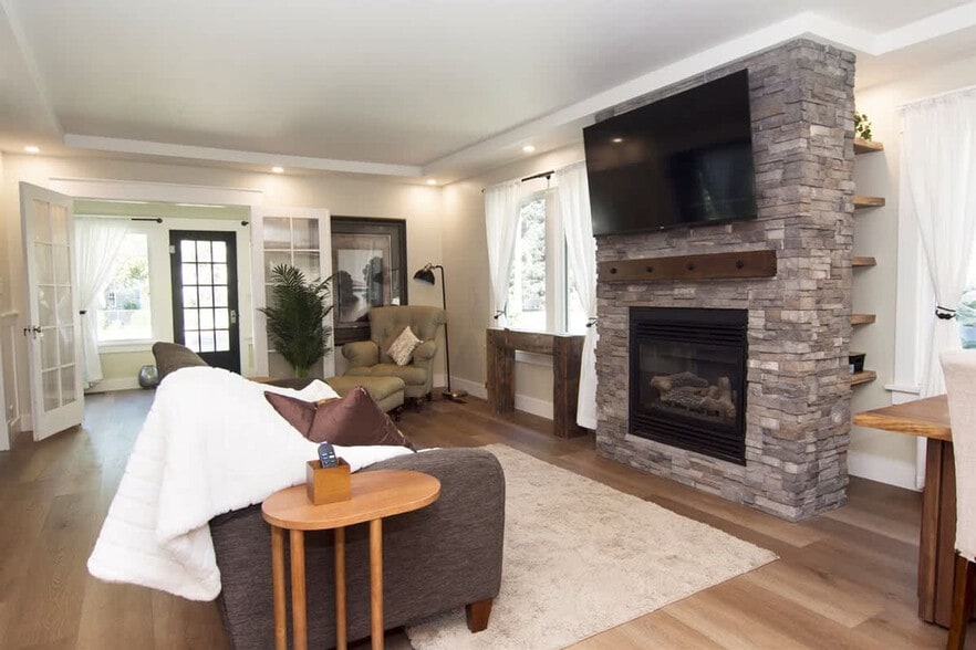 Building Photo - 1924 Cleveland Blvd