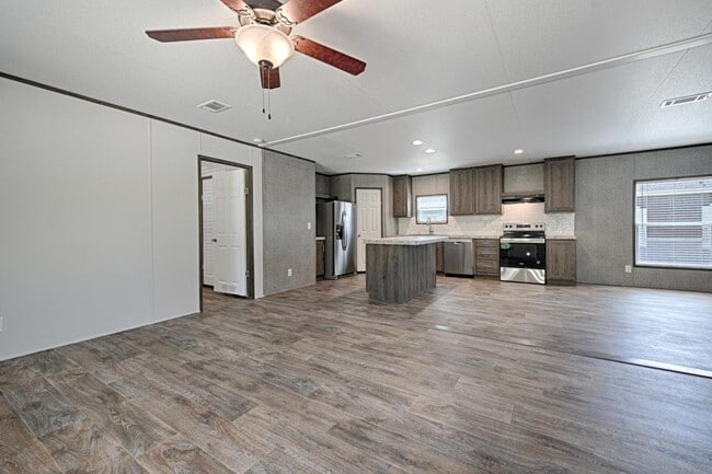 Building Photo - 633 Kevin St