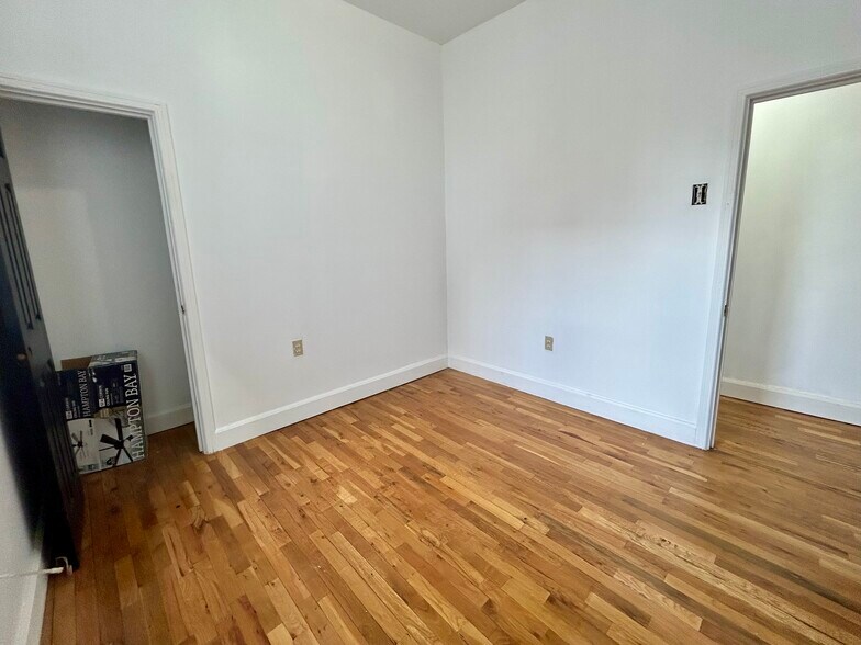Building Photo - 2823 W Girard Ave