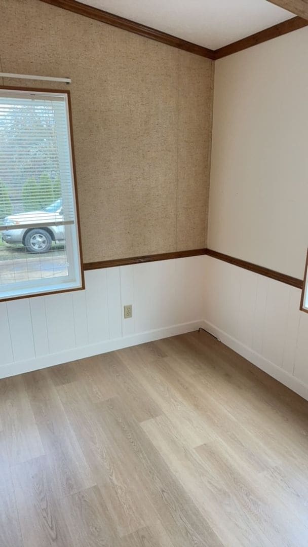 Building Photo - Two Bedroom House