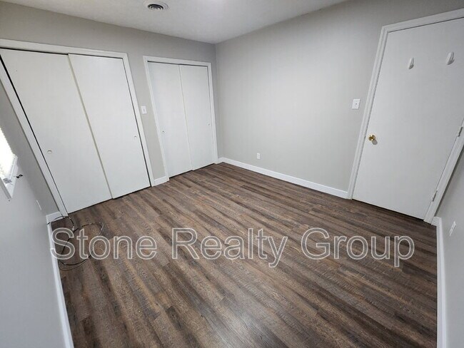 Building Photo - 4435 S Sioux St