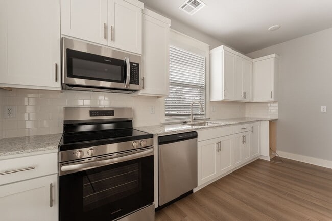 Building Photo - Beautiful new 2-story home features 2 BR/2...