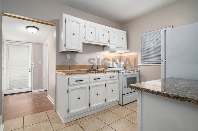 Building Photo - 529 Telford Ln