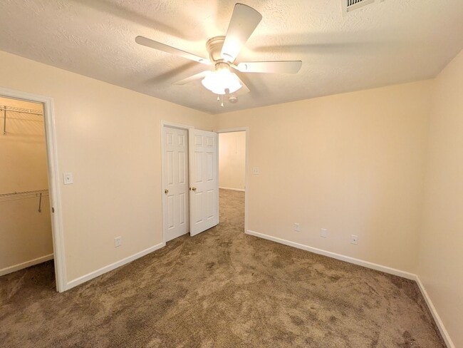 Building Photo - 526 Edgecliff Ln
