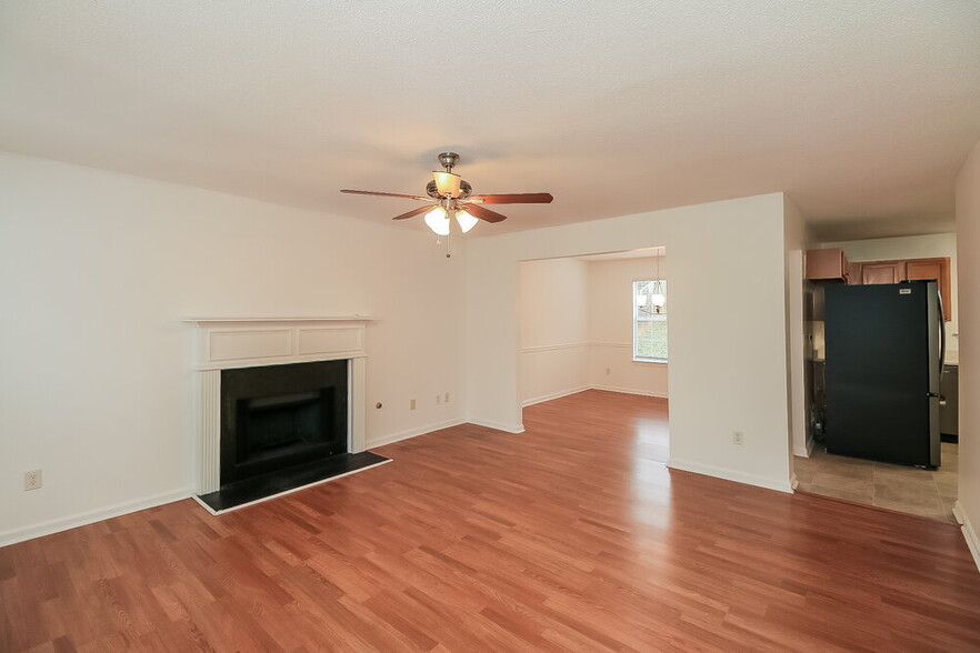Building Photo - 3442 Creekview Dr