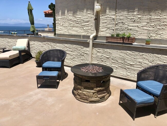 Building Photo - 555 Esplanade