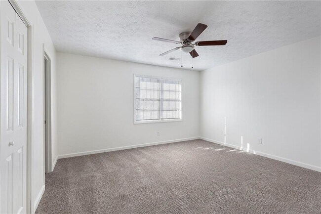 Building Photo - 330 Winding River Dr