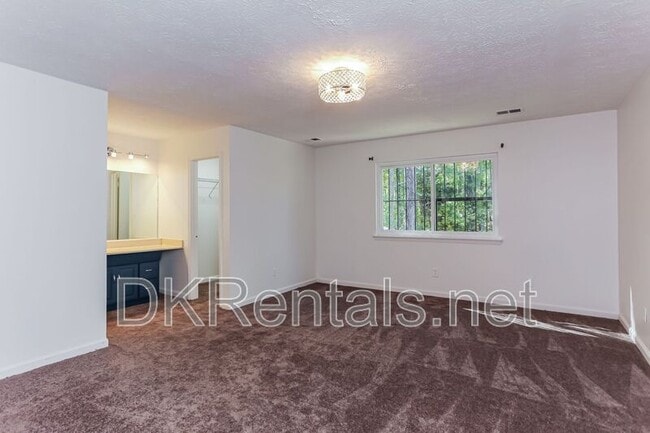 Building Photo - 135 Beethoven Ct