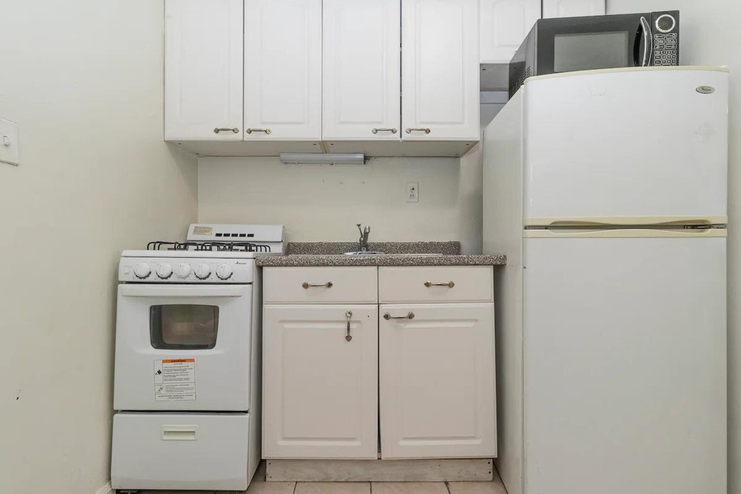 Building Photo - 300 E 82nd St