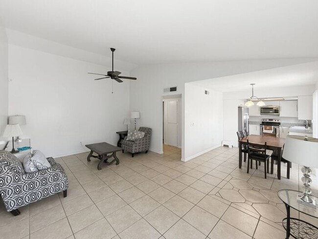 Building Photo - Townhome in the heart of Tempe!