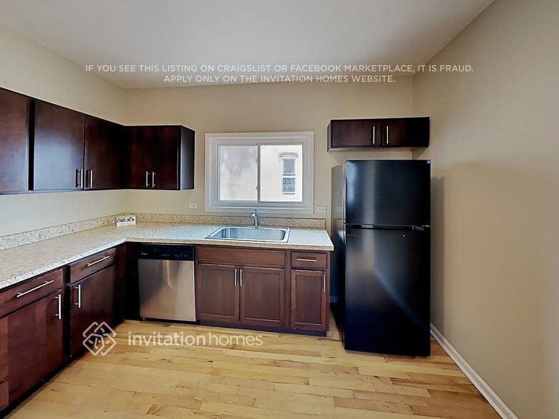 Building Photo - 2428 Ridgeland Ave