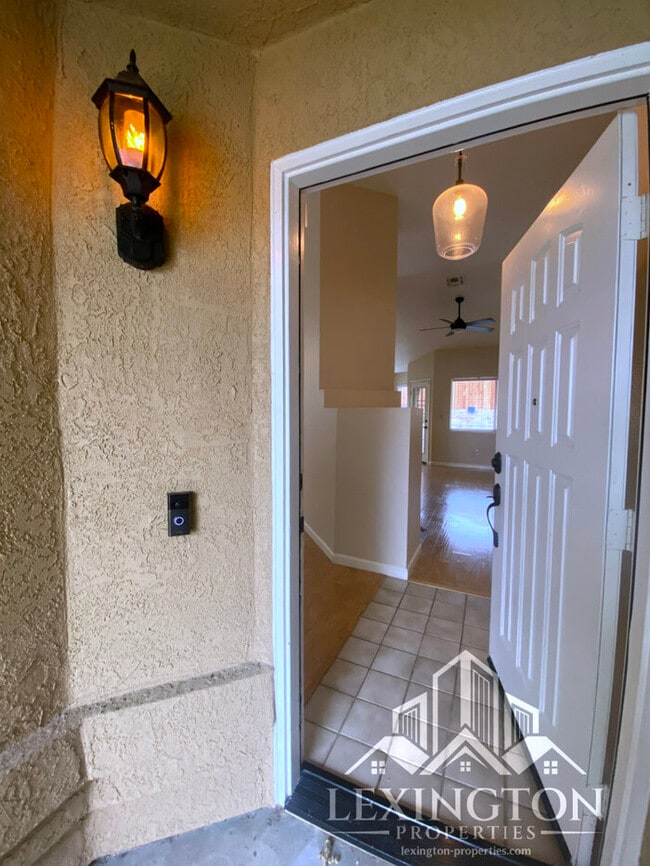 Building Photo - Lovely Updated, 3BD/2BA Home Available in Rocklin, off Stanford Ranch Rd. near Breen Park!