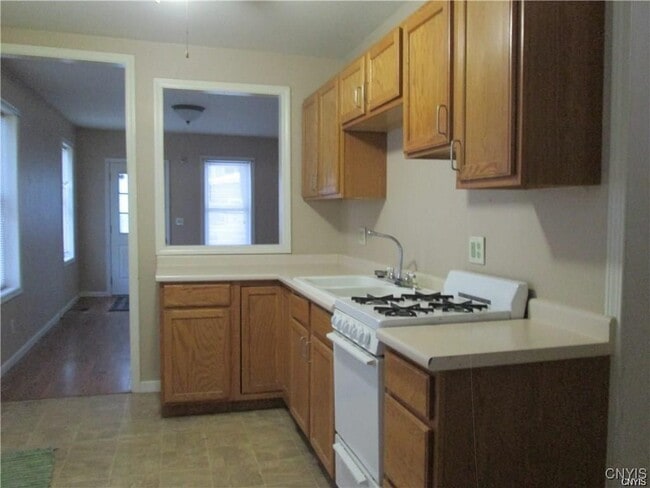 Building Photo - 418 Cross St