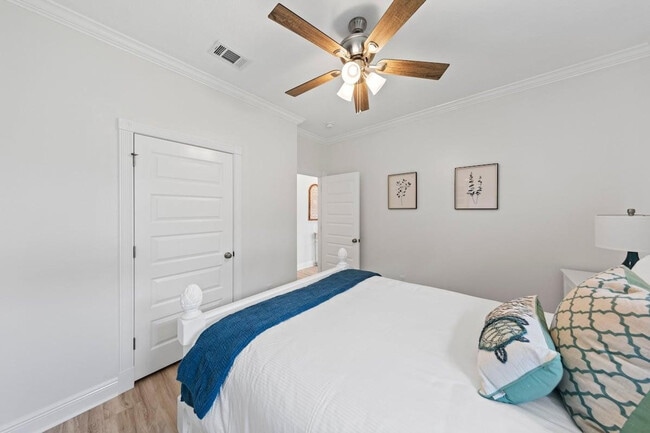 Building Photo - 206 Piper Cv