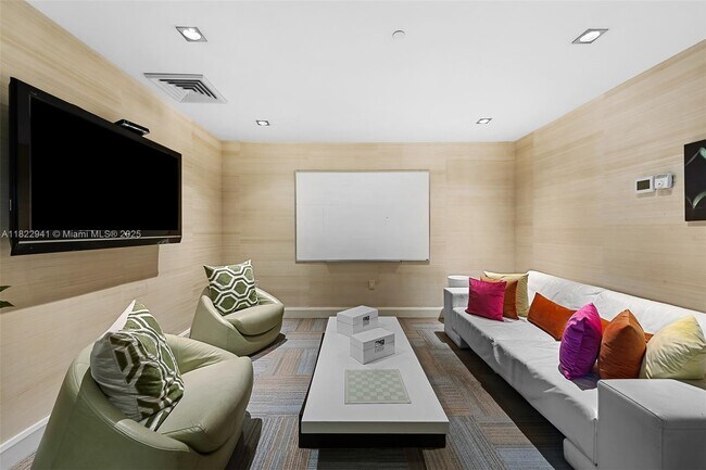 Building Photo - 950 Brickell Bay Dr