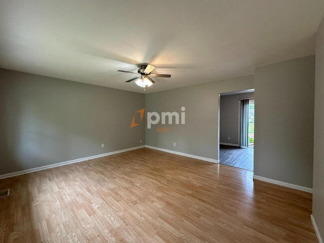Building Photo - 380 Lahonda Dr