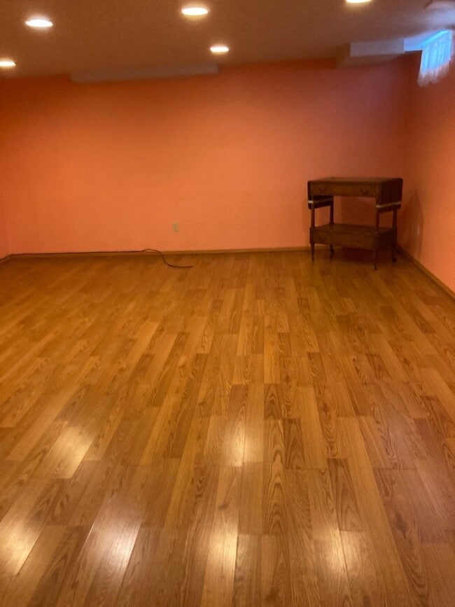 Building Photo - Condo for Rent Richmond Heights