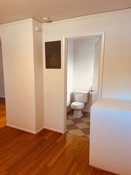 Building Photo - 5409 NE 65th St