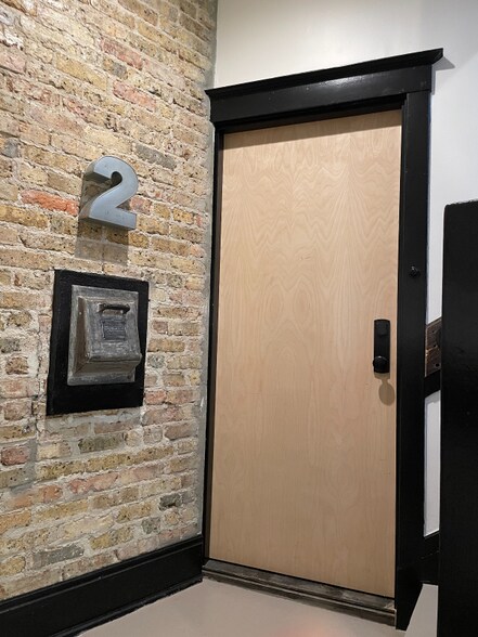 Building Photo - 1126 W Morse Ave