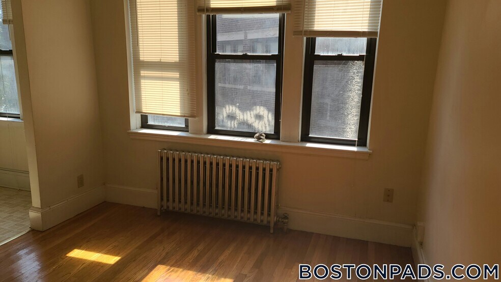 Building Photo - 53 Fellsway W