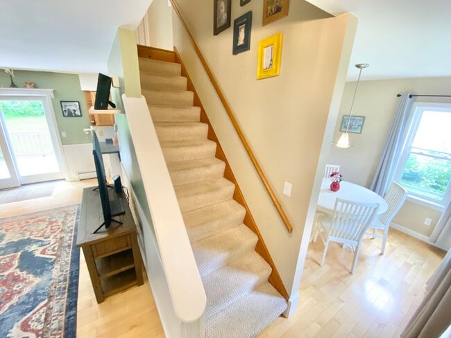 Building Photo - 3 Bedroom Home Colchester Available 8/15th!