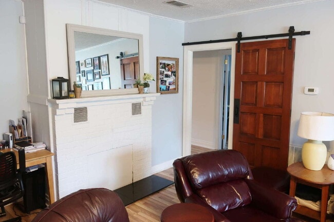 Building Photo - Minutes from Savannah, shops and restaurants