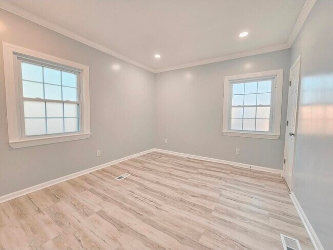 Building Photo - 19000 Chandler Park Dr