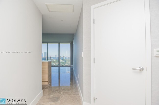 Building Photo - 16385 Biscayne Blvd