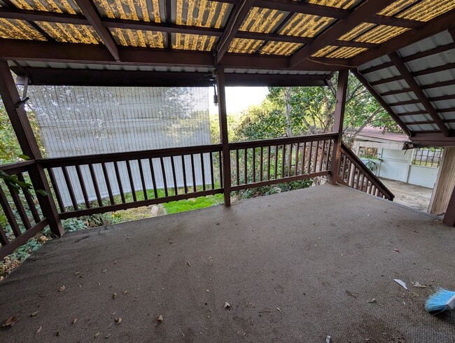Building Photo - 2 Bedroom Pet-Friendly Orchards House with...