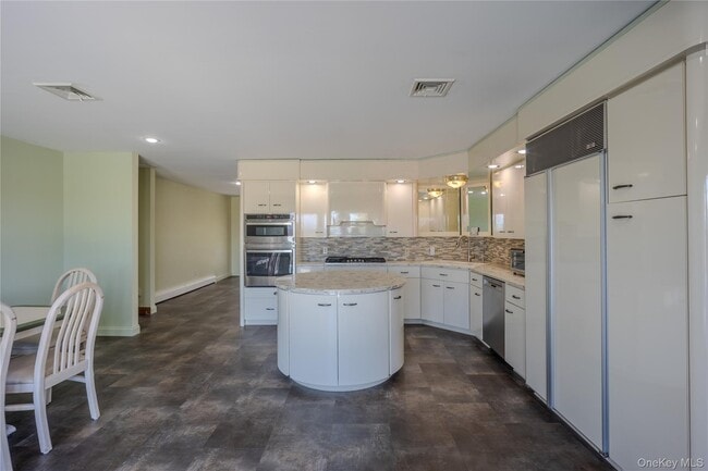 Building Photo - 19-21-21 Lamela Dr