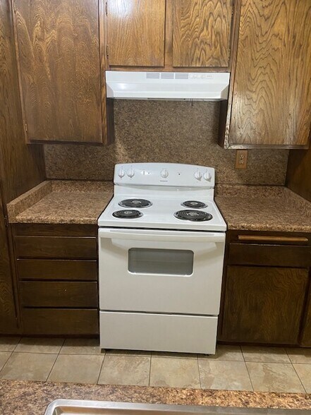 Kitch New Stove - 24525 Trevino Dr