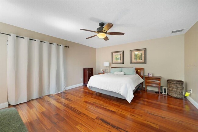 Building Photo - 5621 Lake Mary Jess Shores Ct