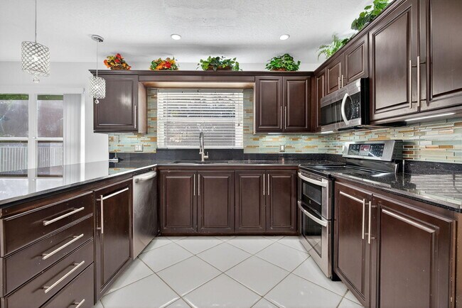 Building Photo - 7004 Galleon Cove Cir