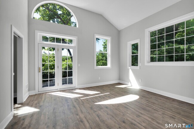 Building Photo - 450 Danbury Rd